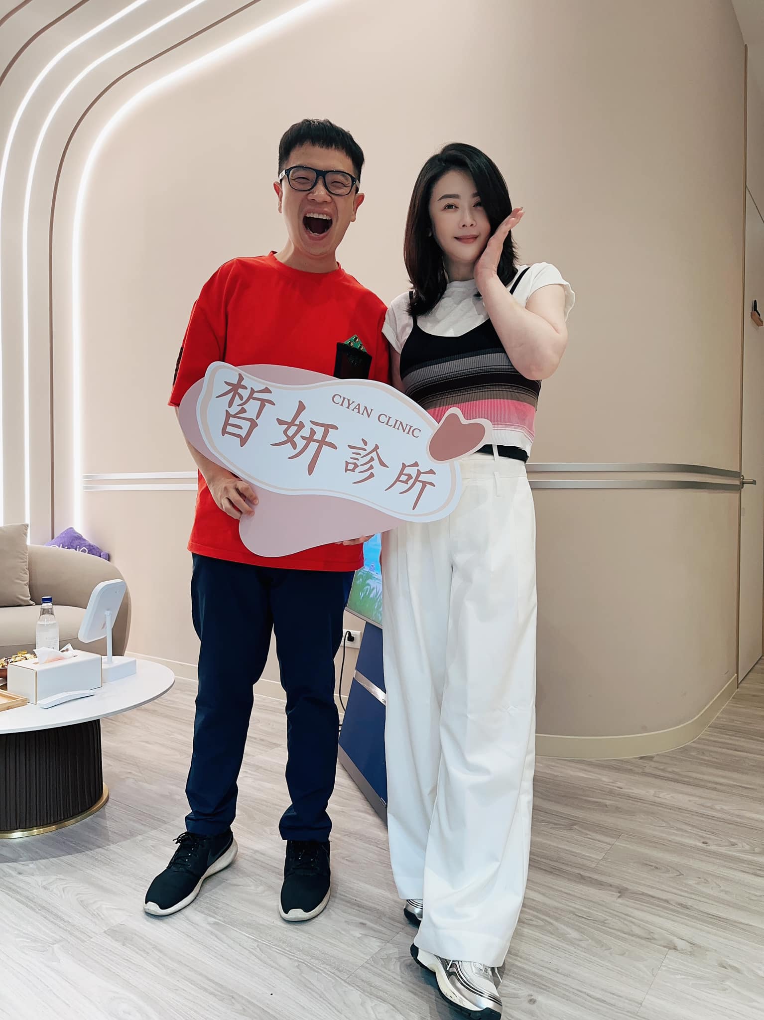 醫美診所推薦｜無創美妍QQ槍(nanoJET) 這個真的好酷喔 跟雷射不同、完全沒有侵入 @子是駿了點｜皙妍診所
